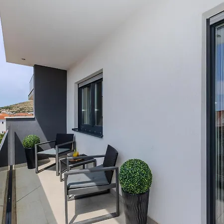 Stunning In Seget Donji Apartment