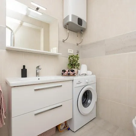 Stunning In Seget Donji Apartment *