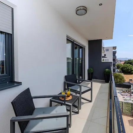 Stunning In Seget Donji Apartment Trogir